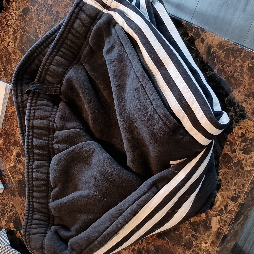 E u c Adidas sweatpants